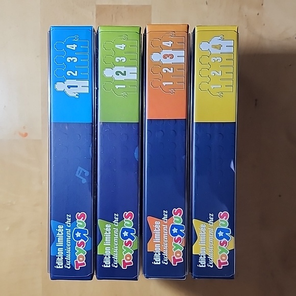 Toys R Us 2016 Bricktober Minifigure Complete Set of 4 - Picture 3 of 7